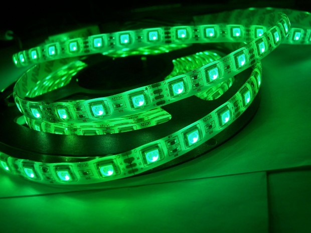 RGB ledszalag 5050 smd ledek DC 12 Volt