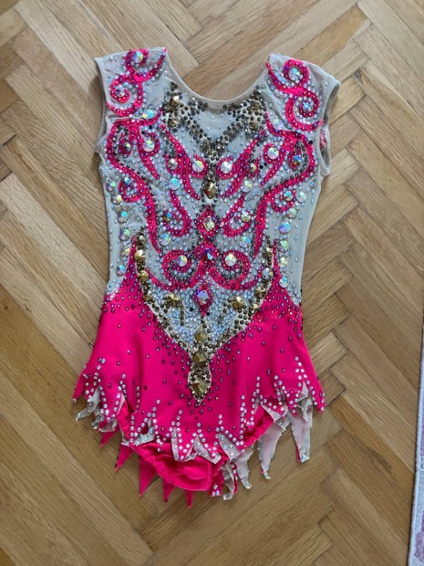 RG dressz elad 136 cm magas gyereknek