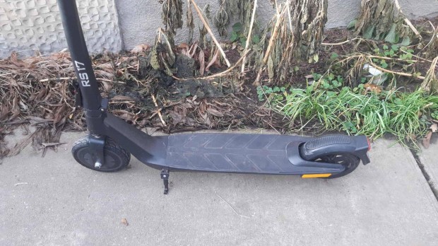 RS17 elektromos roller