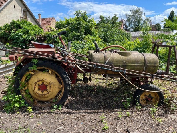RS 09 traktor eres négyhengeres
