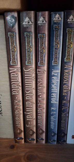 R. A. Salvatore A pap ciklus teljes sorozat 1-5 egyben 10.500,-Ft