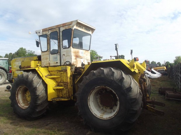 Rába Steiger 360 cummins motorral, igény esetén munkaeszközeivel