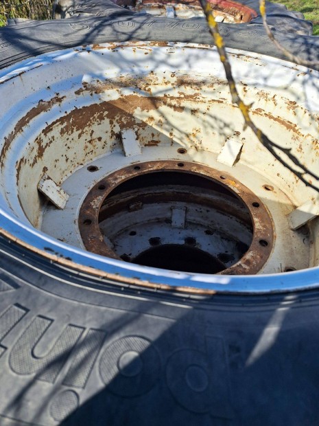 R�ba ker�k elad�