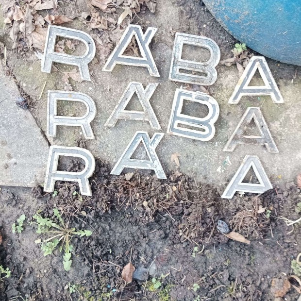 R�ba m�rkafeliratok