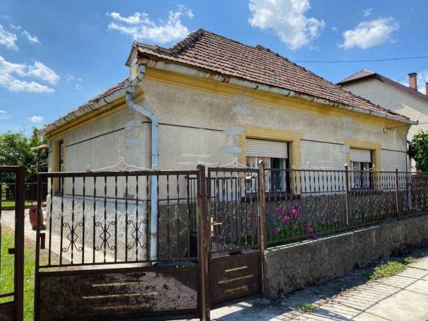 R�bapaton�n fel�j�tand� csal�di h�z elad�