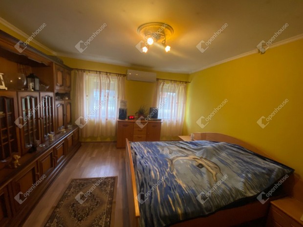 R�bapaton�n fel�j�tott csal�di h�z elad�