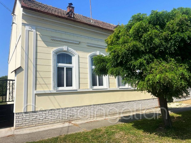 R�batam�si - fel�j�tott, �sszkomfortos h�z elad�