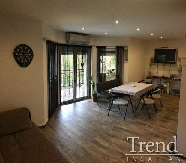 R�calm�s Dunaparti r�sz�n kiv�l� eloszt�s� �s �llapot� h�z elad�!