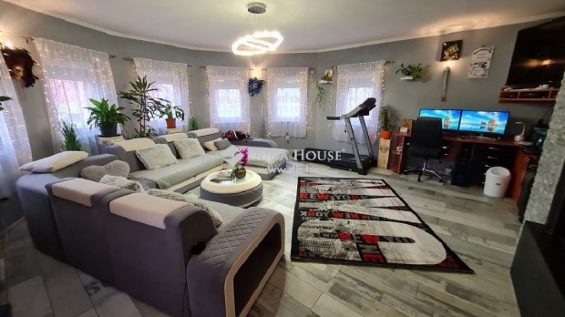 Rácalmáson igazi luxus 200 m2-en!!!