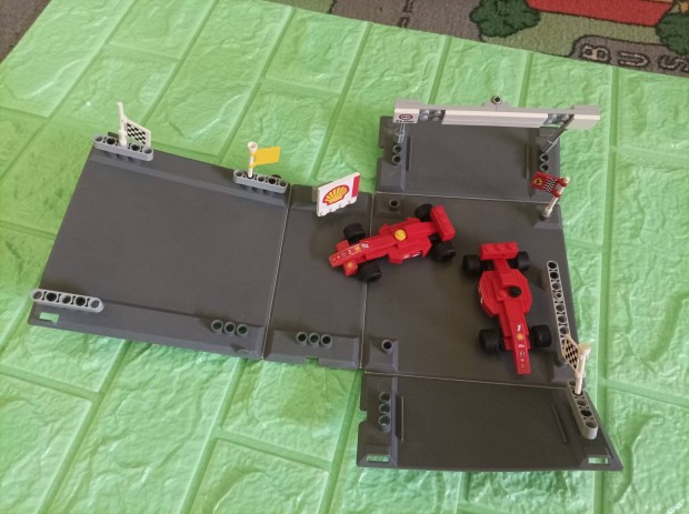 Racers Tiny Turb Ferrari F1 Racers Lego szett