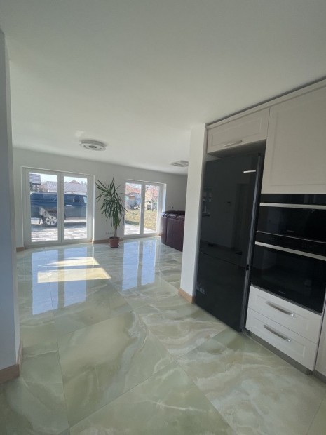 R�ckereszt�r, V�r�smarty utca, 168 m2-es, csal�di h�z, 7 szob�s