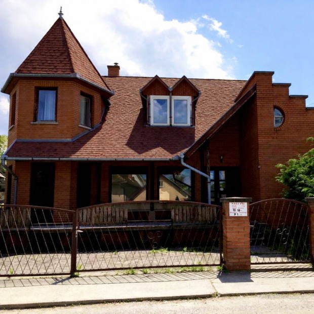 R�ckeve sz�v�ben csal�di h�z szerkezeti �ron