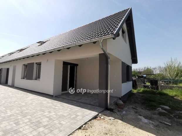 R�ckevei 128 nm-es h�z elad�