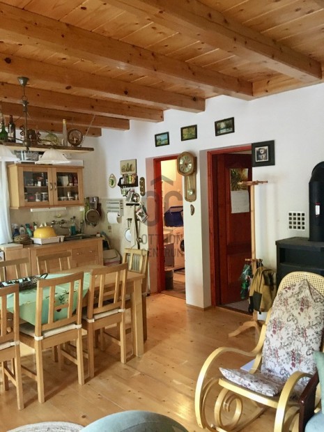 R�ckevei elad� t�gla csal�di h�z