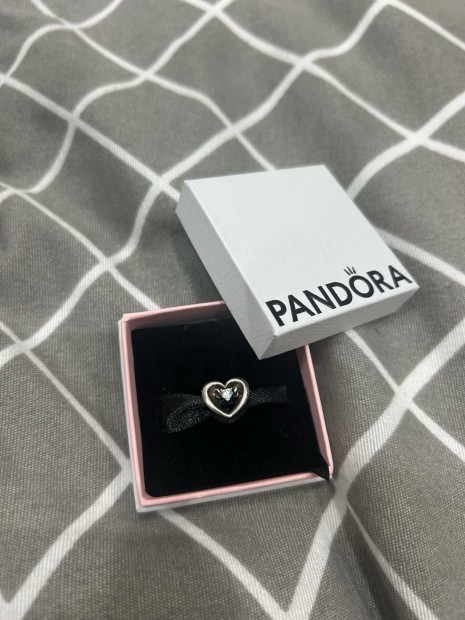 Radial heart charm pandora