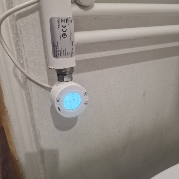 Radiátor,törülköző szárító.Hőtárolós elektromos. Újszerű állapotban!