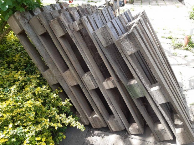 Raklap eladó Szegeden - 6 nagy, 1 kicsi