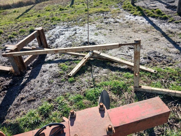 Raklapvilla szintez�vel