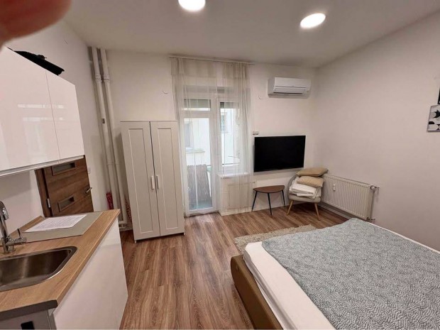 R�k�czi �ton, Astori�hoz k�zel, apartman kiad�