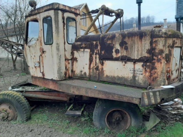 Rakod�g�p, daru forg�zs�molyos, gumikerekes, 144 �zem�r�s MTZ motorral