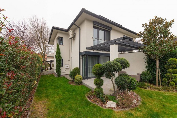 R�kosszentmih�ly Pr�mium ikerh�z extr�kkal, ak�r teljes b�torzattal