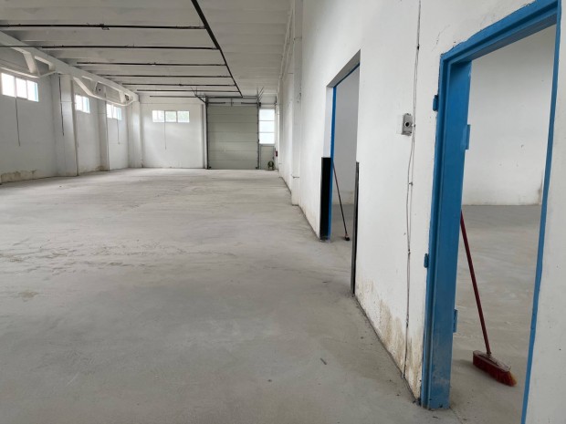 Raktr kiad 400+200 m2 fagymentes , tiszta