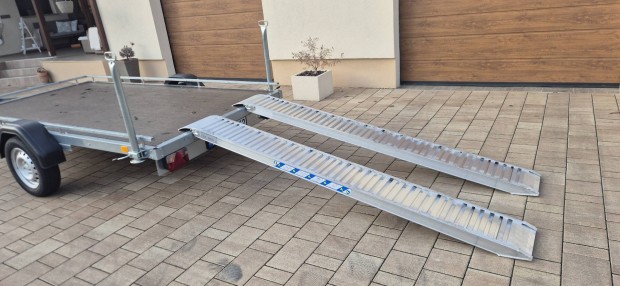 R�mpa 2.5 m�ter 1400kg aluminium felj�r� felhajt� traktor kotr� 