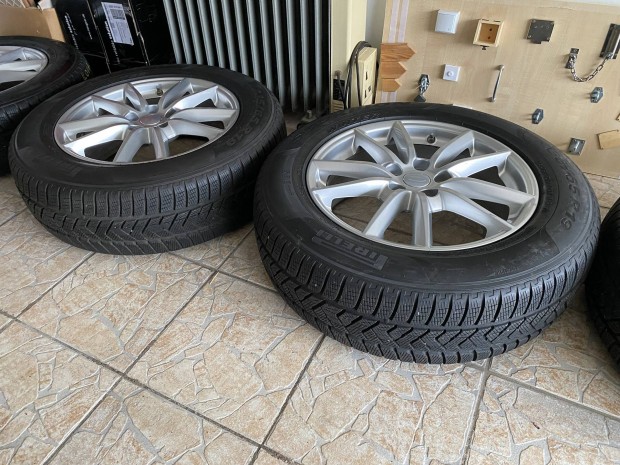 Range Rover felni 5x120 + Pirelli Scorpion Winter 235/65 R19 gumi