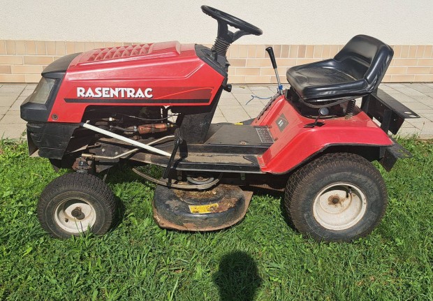 Rasentruck fnyr traktor