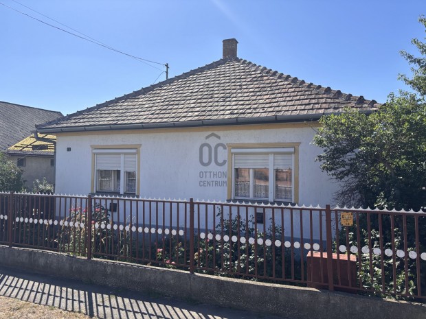 R�sonys�pberencsen k�t szob�s csal�di h�z nagy telekkel elad�!