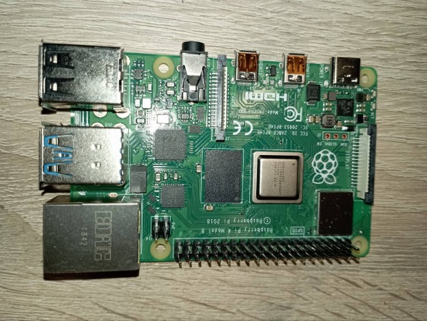 Raspberry Pi 4 - 4GB RAM + adapter