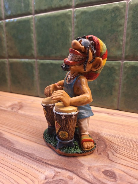 Rasta dobos agyag figura