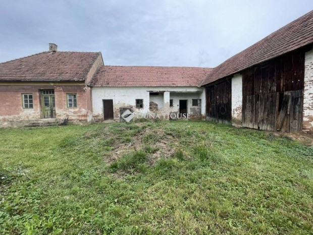 R�t�ti h�z osztr�k hat�r k�zel�ben #5009970