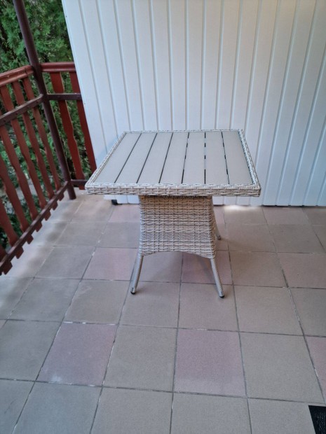 Rattan Asztal Stabil Aluminium Váz-Natur-Új