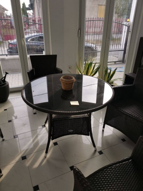 Rattan Luxus Garnitra-Kr Asztal