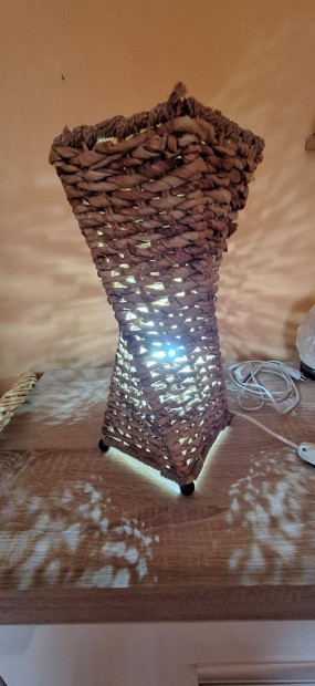 Rattan állólámpa