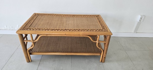 Rattan dohányzó asztal