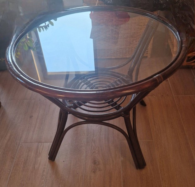 Rattan kerek asztal