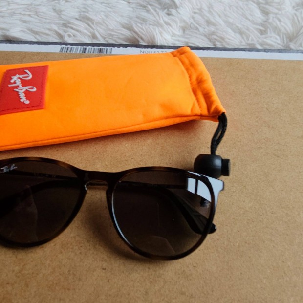 Ray-Ban RJ9060S 7049 11 junior napszemveg j gyri tokjban