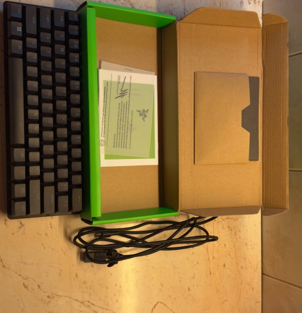 Razer Huntsman Mini (60%) gamer billentyűzet