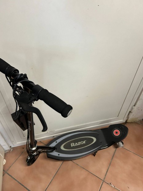 Razor Power Core E90 16 km/óra elektromos roller