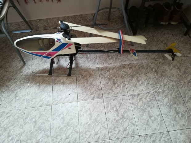 Rc helikopter mikado log. 