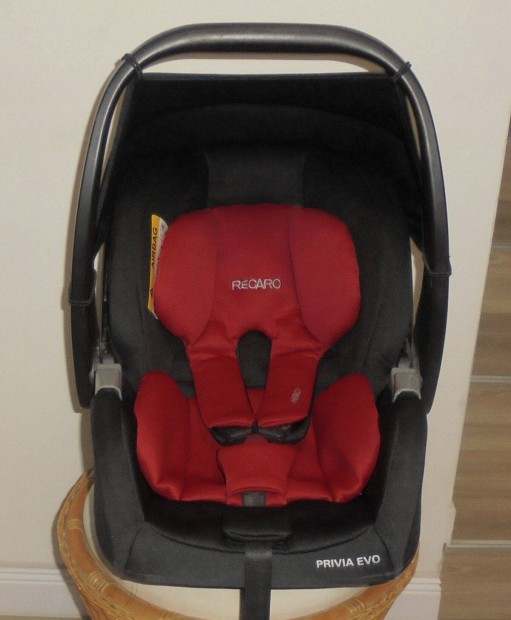 Recaro Privia Evo Racing Red autsls hordoz ingyen szlltssal