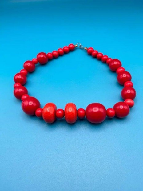 Red beat necklace