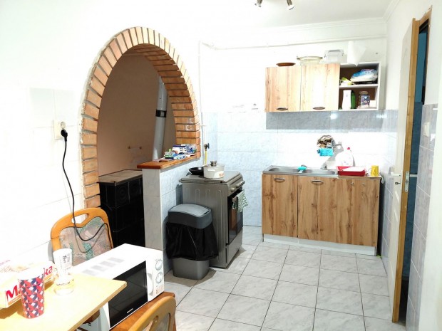 R�de, 2 szob�s  csal�di h�z elad�