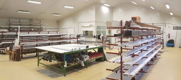 Red�ny �s Sz�nyogh�l� Gy�rt� �s �sszeszerel�