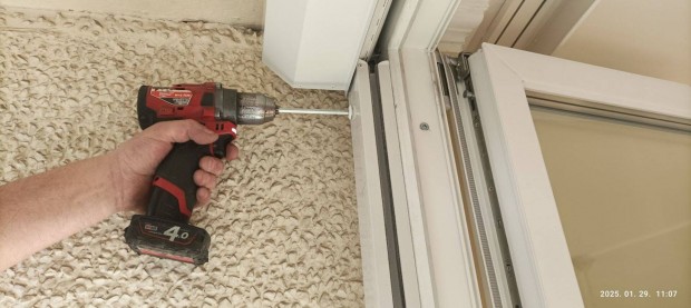 Red�ny�s m�hely munkat�rsat keres