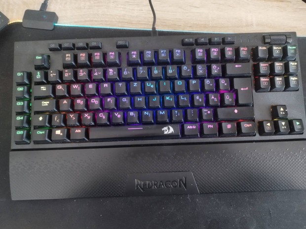 Redragon K588RGB-Pro mechanikus billentyzet