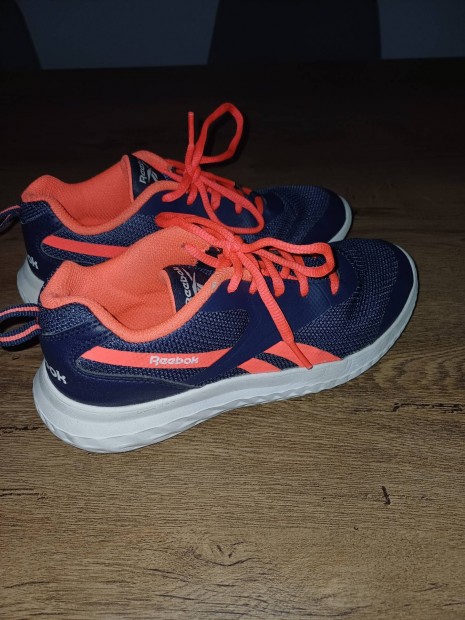 Reebok cip 34,5 elad