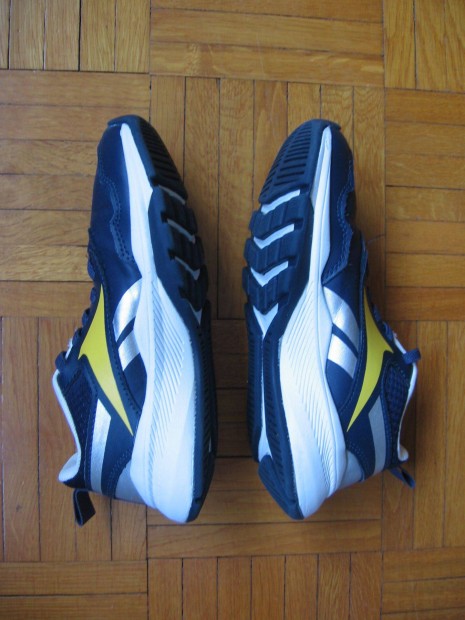 Reebok gyermek sportcip, 31-es